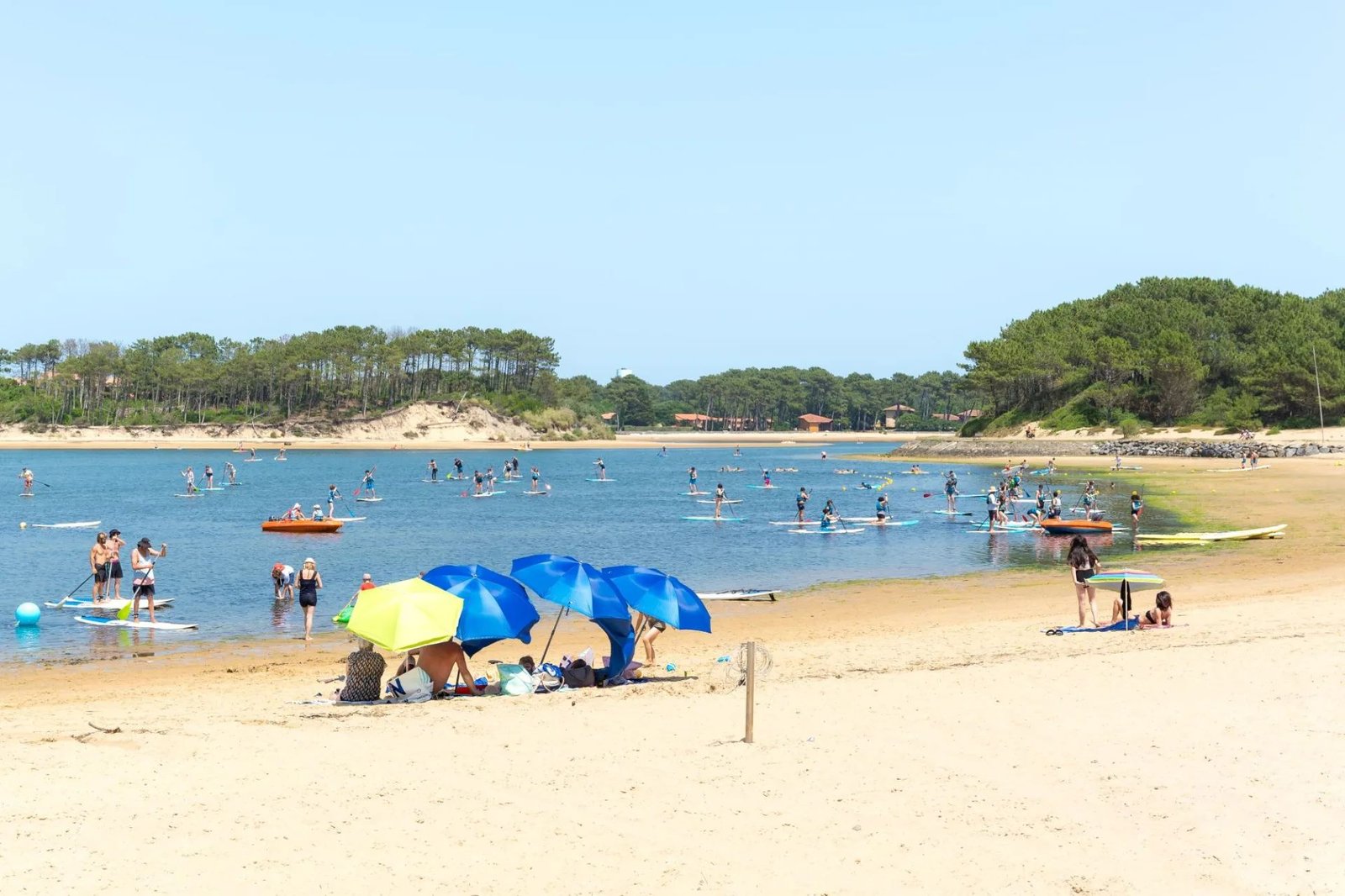 Paddle et plage sur le lac marin de Port d'Albret à Soustons Plage